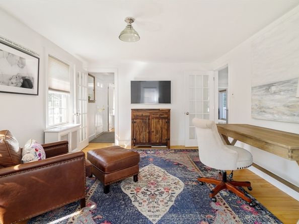 33 Pilgrim St, North Andover MA 01845