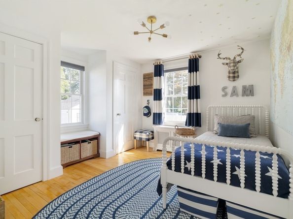 33 Pilgrim St, North Andover MA 01845