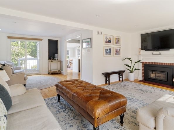 33 Pilgrim St, North Andover MA 01845