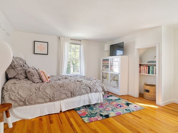 33 Pilgrim St, North Andover MA 01845