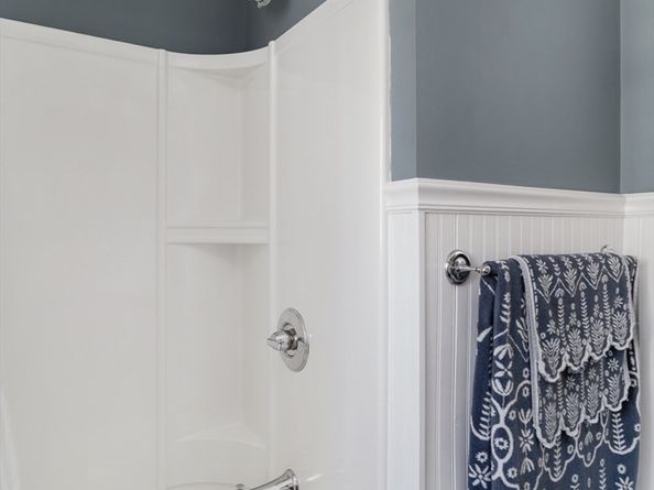 33 Pilgrim St, North Andover MA 01845