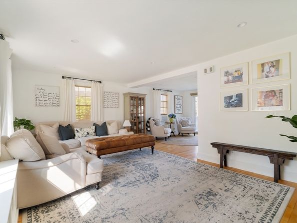 33 Pilgrim St, North Andover MA 01845
