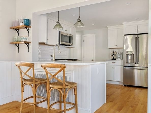 33 Pilgrim St, North Andover MA 01845