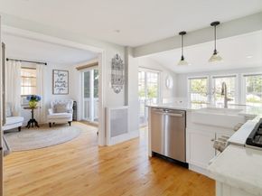 33 Pilgrim St, North Andover MA 01845