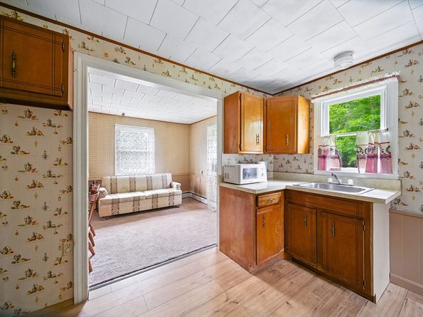 7 Millbury Blvd, Oxford MA 01540