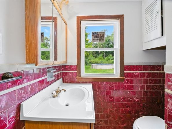 7 Millbury Blvd, Oxford MA 01540