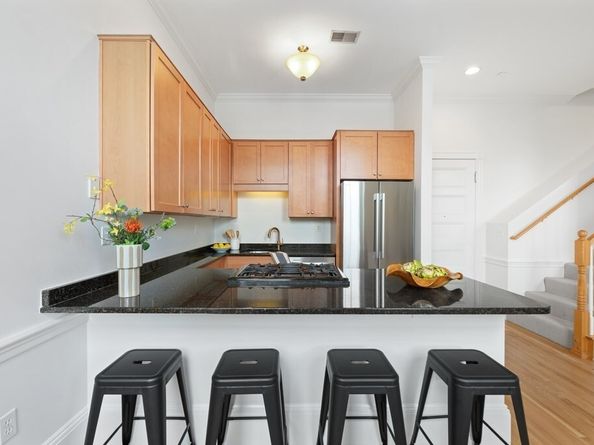 245 Beacon Street 6, Somerville MA 02143