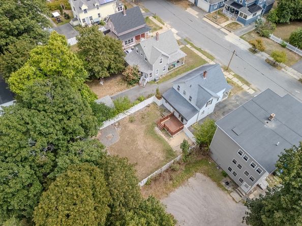 15 6th St, Leominster MA 01453