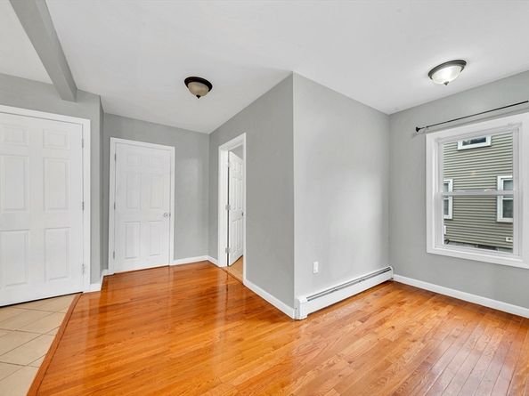 15 6th St, Leominster MA 01453