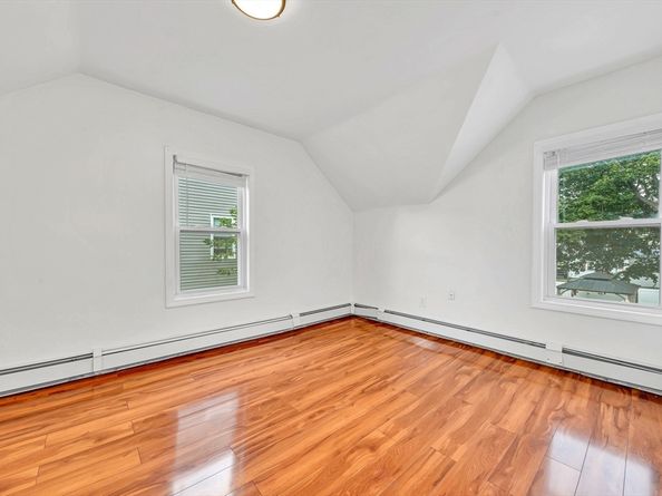 15 6th St, Leominster MA 01453