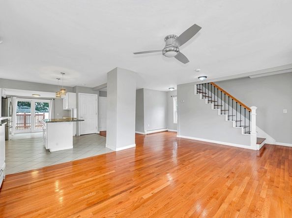 15 6th St, Leominster MA 01453
