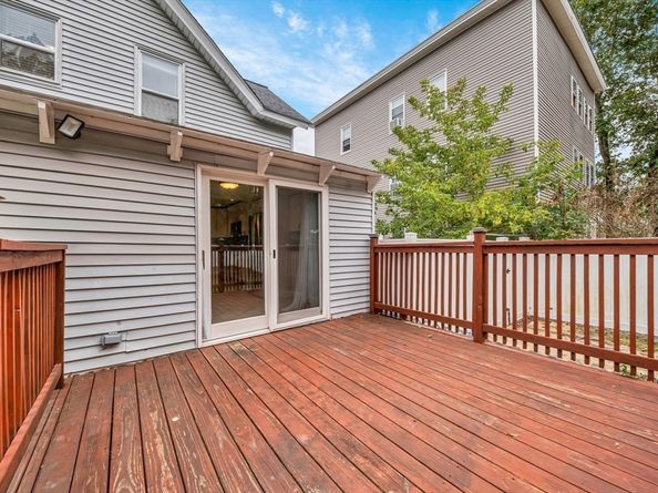 15 6th St, Leominster MA 01453