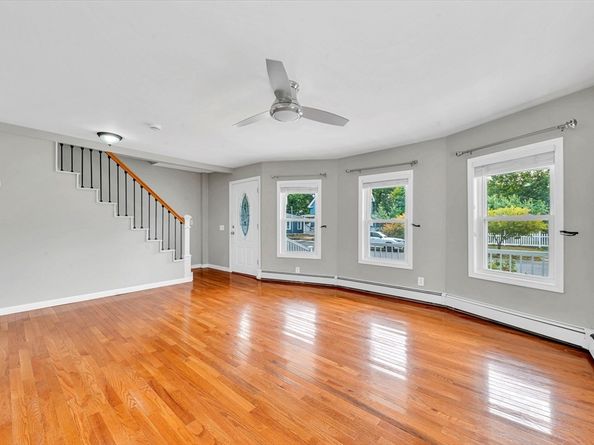 15 6th St, Leominster MA 01453