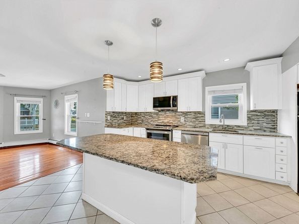 15 6th St, Leominster MA 01453