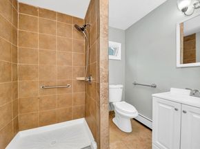 15 6th St, Leominster MA 01453
