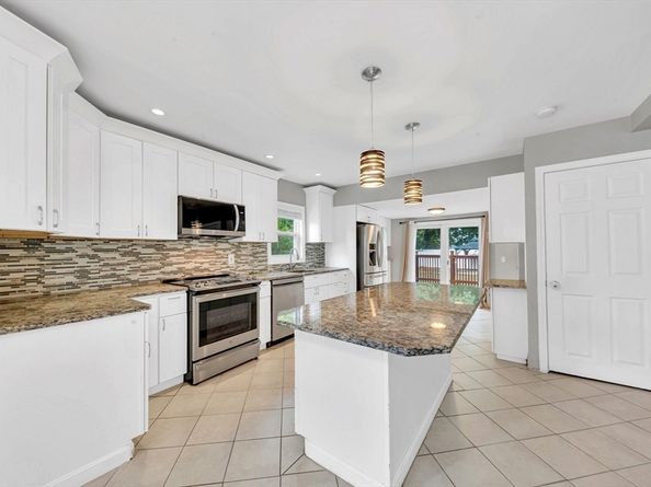 15 6th St, Leominster MA 01453