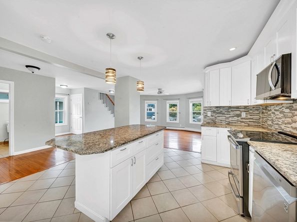 15 6th St, Leominster MA 01453