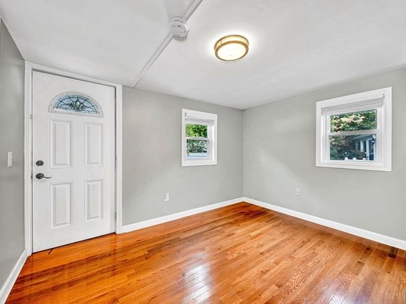 15 6th St, Leominster MA 01453