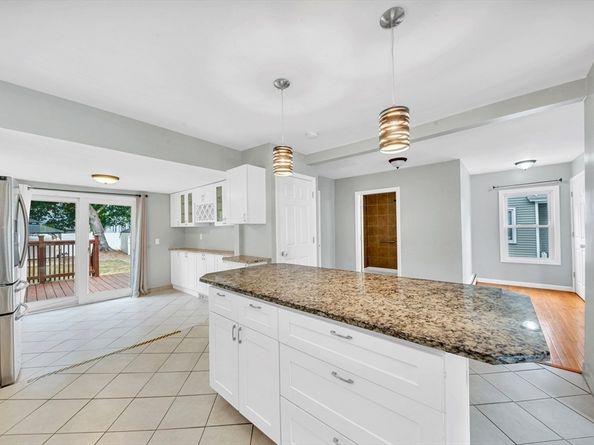 15 6th St, Leominster MA 01453