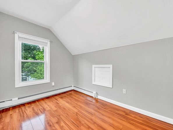 15 6th St, Leominster MA 01453