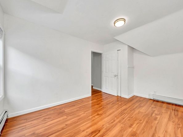 15 6th St, Leominster MA 01453