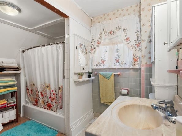 70 Allen Avenue, Lynn MA 01902