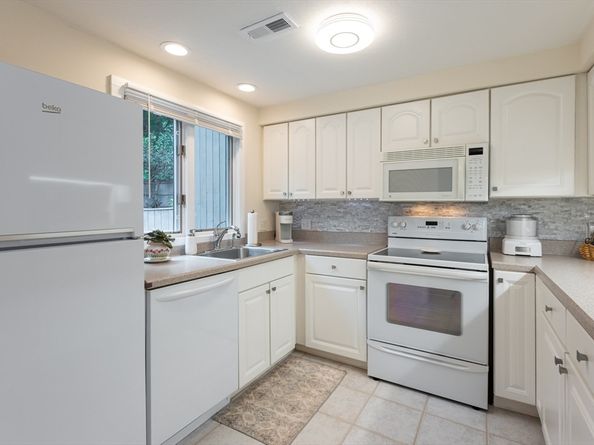 112 Mill Pond 112, North Andover MA 01845