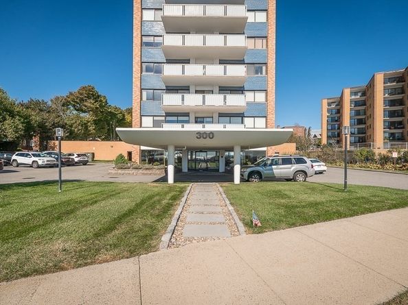 300 Lynn Shore Dr 612, Lynn MA 01902