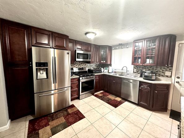65 Lheureux Cir, Randolph MA 02368
