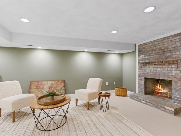 406 Wellman Ave 406, Chelmsford MA 01863