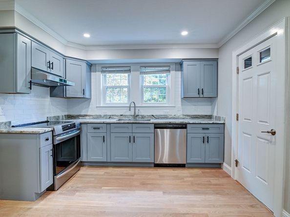 60 Warwick Dr, Westwood MA 02090