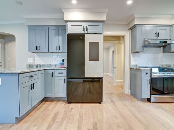 60 Warwick Dr, Westwood MA 02090