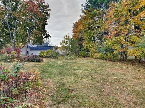 60 Warwick Dr, Westwood MA 02090