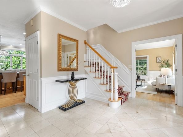 6 Stagecoach Ln, Lynnfield MA 01940