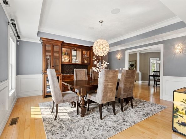 6 Stagecoach Ln, Lynnfield MA 01940