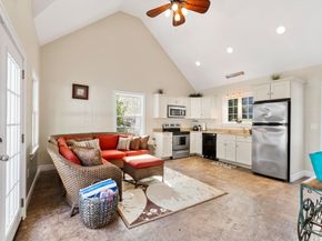6 Stagecoach Ln, Lynnfield MA 01940