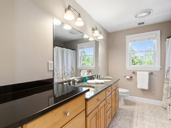 6 Stagecoach Ln, Lynnfield MA 01940