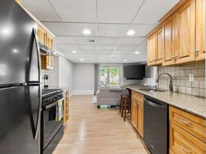 6 Stagecoach Ln, Lynnfield MA 01940