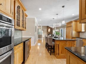 6 Stagecoach Ln, Lynnfield MA 01940