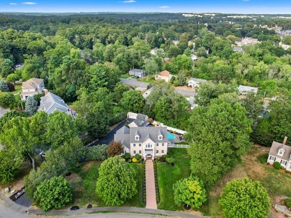 6 Stagecoach Ln, Lynnfield MA 01940