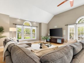 6 Stagecoach Ln, Lynnfield MA 01940