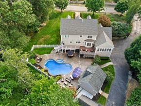 6 Stagecoach Ln, Lynnfield MA 01940