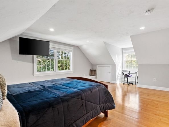 6 Stagecoach Ln, Lynnfield MA 01940