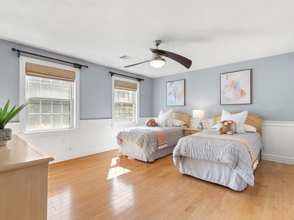 6 Stagecoach Ln, Lynnfield MA 01940