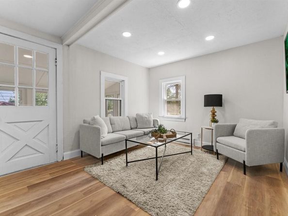 38 Oakhurst Rd, Hopkinton MA 01748