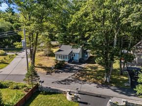 38 Oakhurst Rd, Hopkinton MA 01748