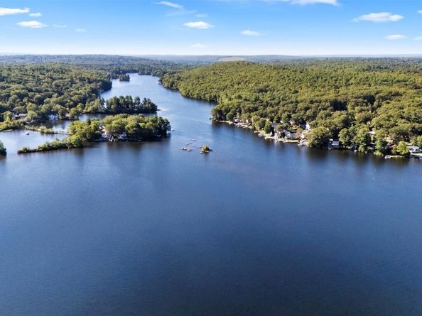 38 Oakhurst Rd, Hopkinton MA 01748