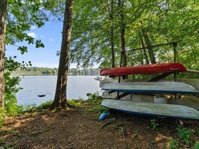 38 Oakhurst Rd, Hopkinton MA 01748