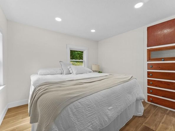 38 Oakhurst Rd, Hopkinton MA 01748