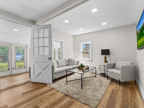 38 Oakhurst Rd, Hopkinton MA 01748